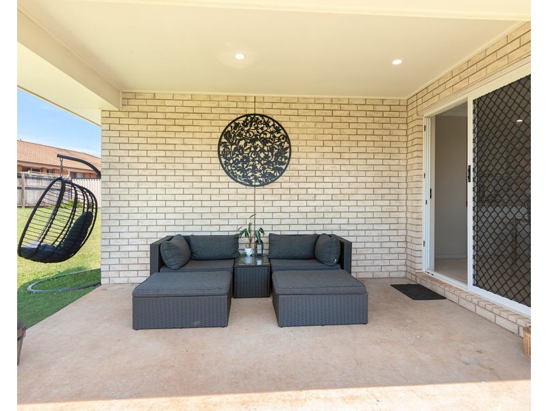 35 Bankswood Drive, Redland Bay QLD 4165