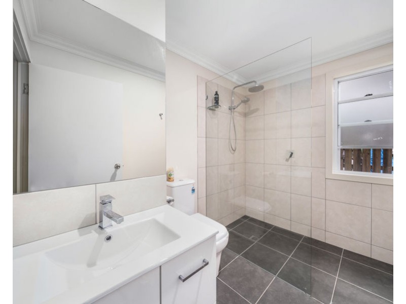 128 Shrapnel Rd, Cannon Hill QLD 4170