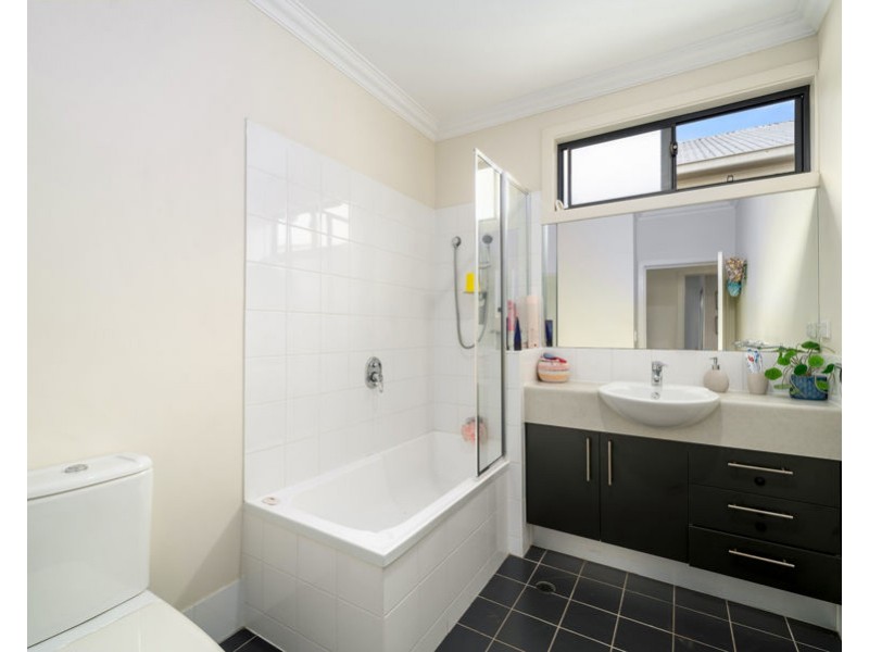 128 Shrapnel Rd, Cannon Hill QLD 4170