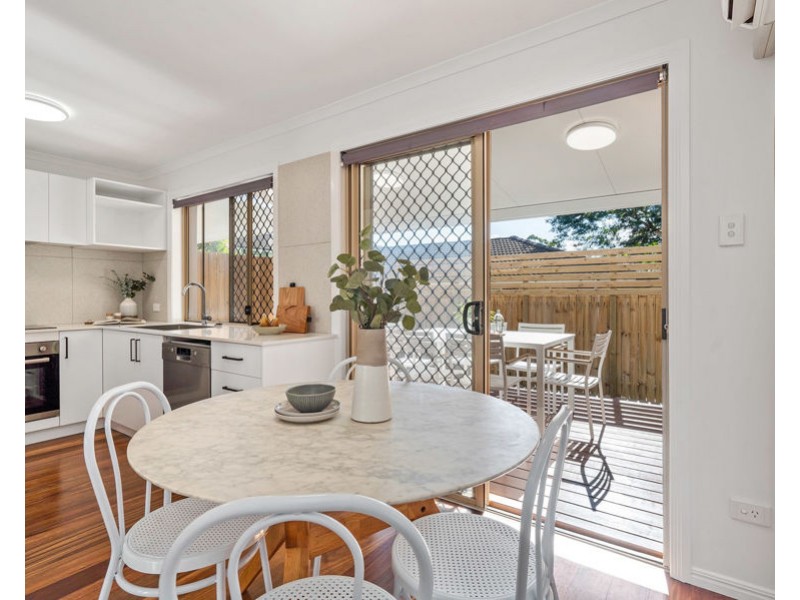 2 / 24 Robinson Street, Coorparoo QLD 4151