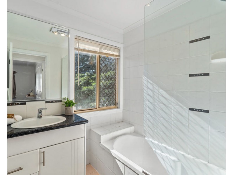 2 / 24 Robinson Street, Coorparoo QLD 4151