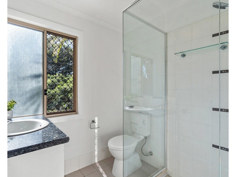 2 / 24 Robinson Street, Coorparoo QLD 4151