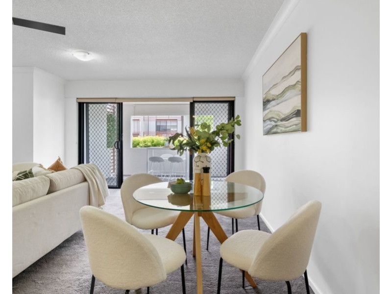 16/11 Kitchener St, Coorparoo QLD 4151