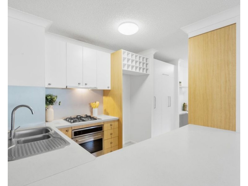 16/11 Kitchener St, Coorparoo QLD 4151