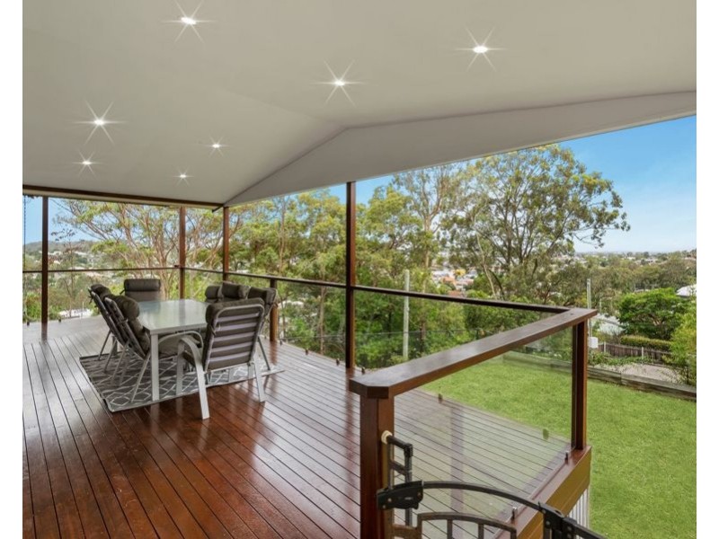 43 Castle Hill St, Holland Park West QLD 4121