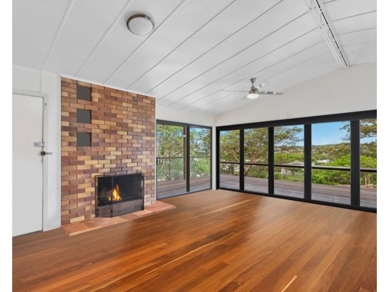 43 Castle Hill St, Holland Park West QLD 4121