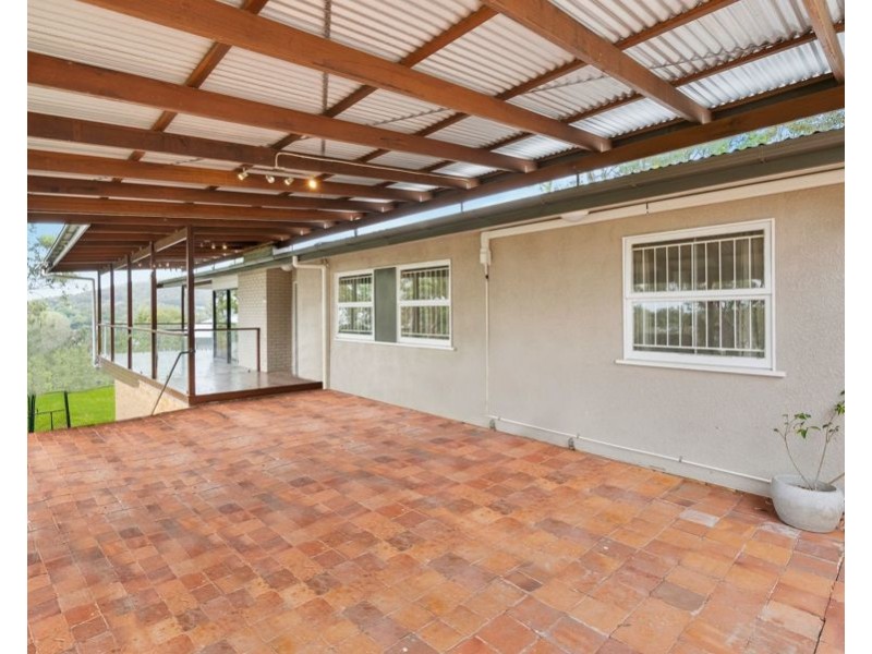 43 Castle Hill St, Holland Park West QLD 4121
