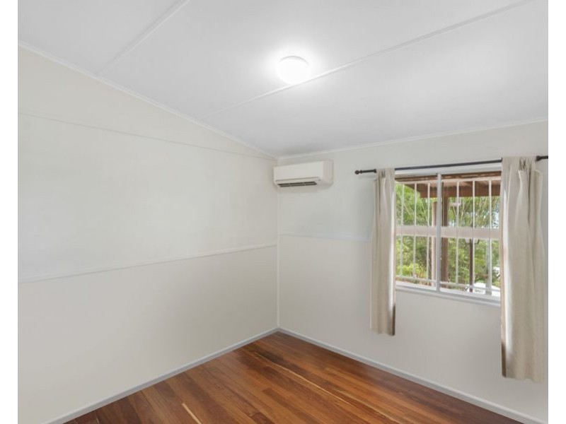 43 Castle Hill St, Holland Park West QLD 4121