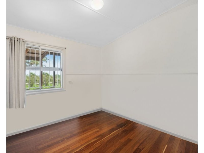 43 Castle Hill St, Holland Park West QLD 4121