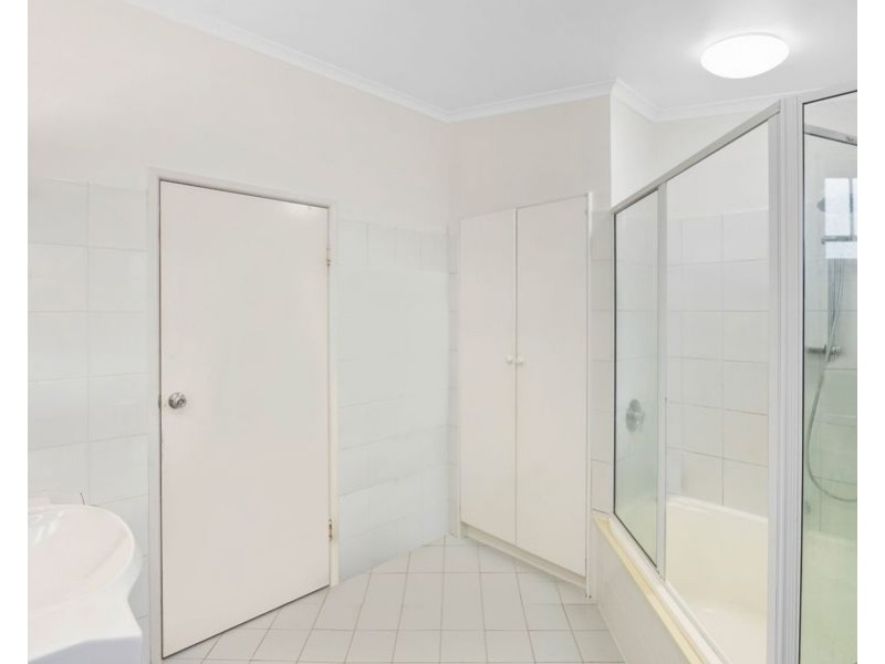 43 Castle Hill St, Holland Park West QLD 4121