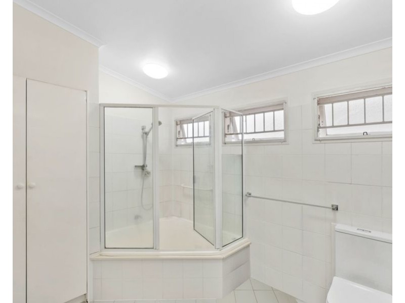 43 Castle Hill St, Holland Park West QLD 4121