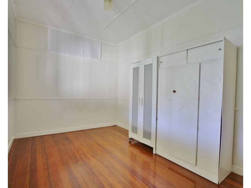 12 Bonneville St, Holland Park West QLD 4121