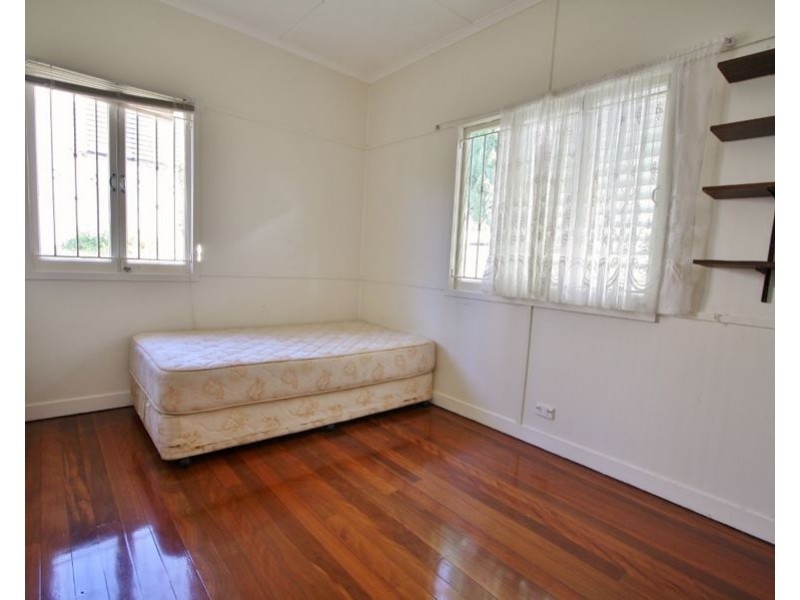 12 Bonneville St, Holland Park West QLD 4121