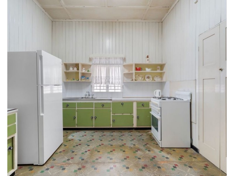 31 Knowsley Street, Greenslopes QLD 4120