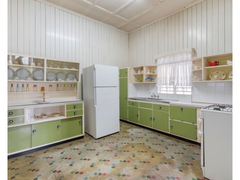 31 Knowsley Street, Greenslopes QLD 4120