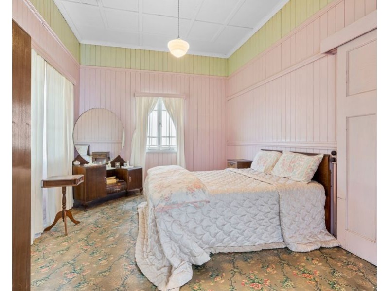 31 Knowsley Street, Greenslopes QLD 4120