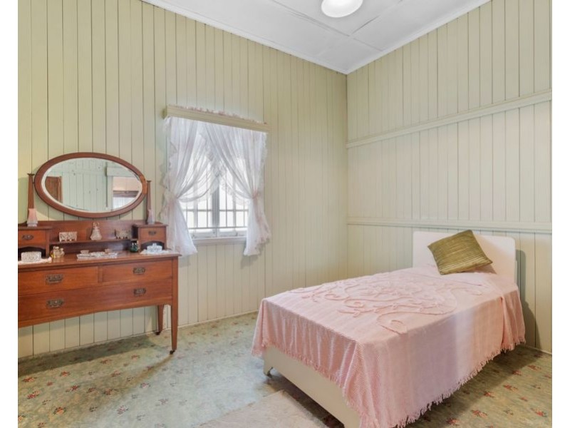 31 Knowsley Street, Greenslopes QLD 4120