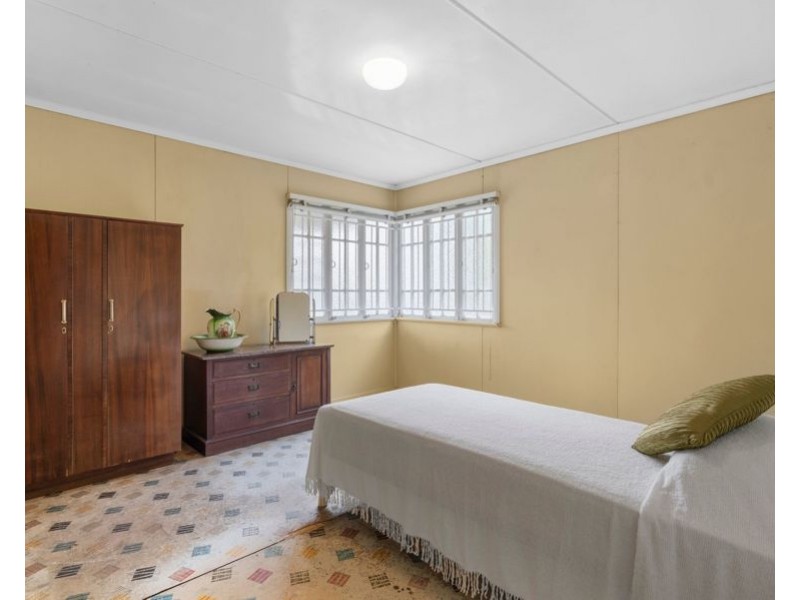 31 Knowsley Street, Greenslopes QLD 4120