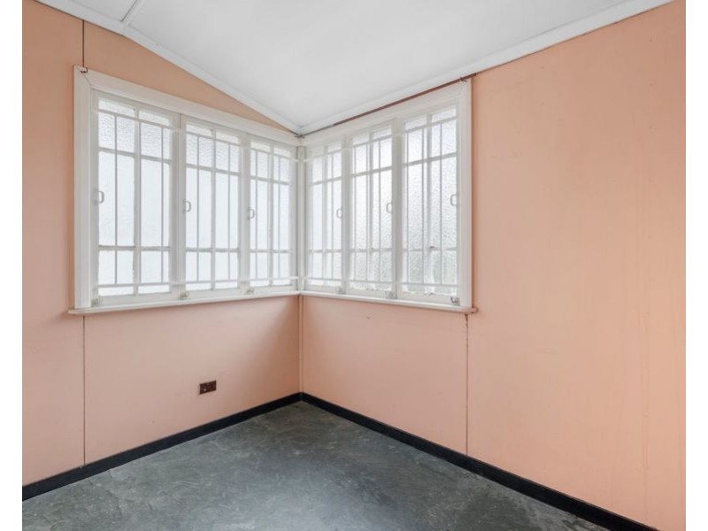 31 Knowsley Street, Greenslopes QLD 4120