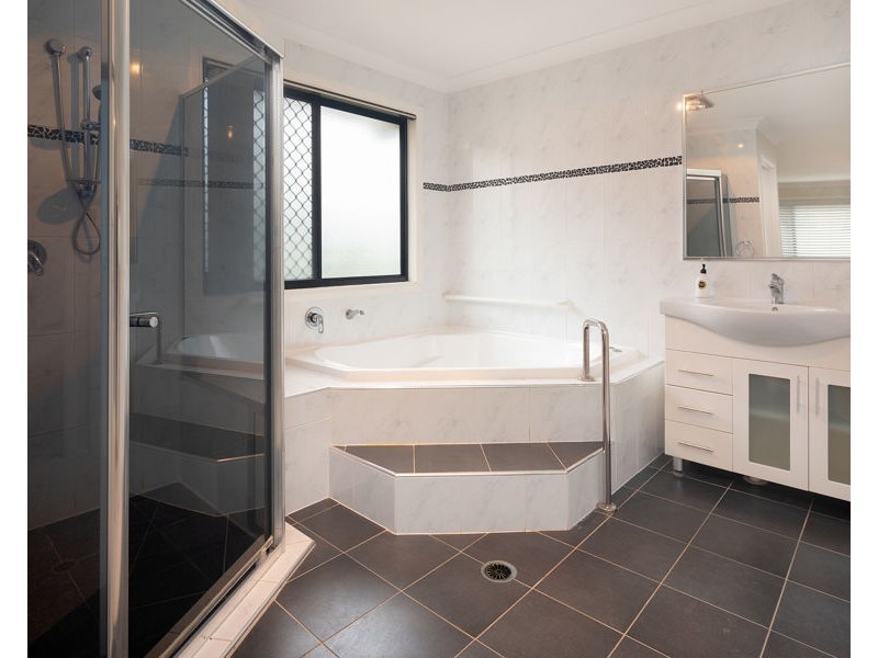 52 Winthrop Street, Wishart QLD 4122