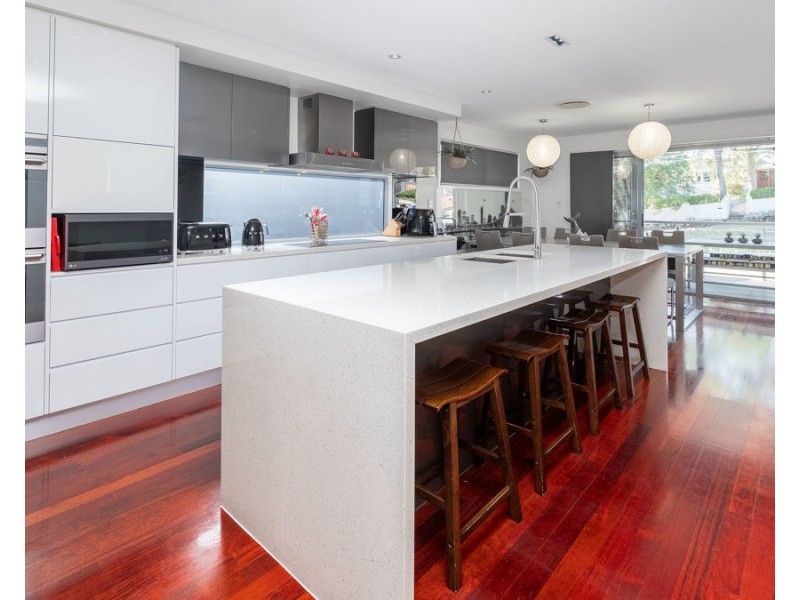 23 Brisbane Ave, Camp Hill QLD 4152