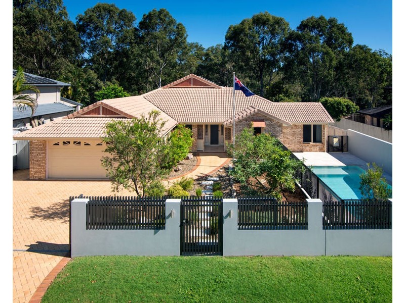 13 Barnstos Place, Carindale QLD 4152
