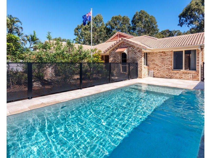 13 Barnstos Place, Carindale QLD 4152