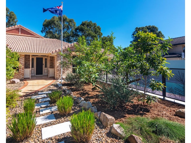 13 Barnstos Place, Carindale QLD 4152