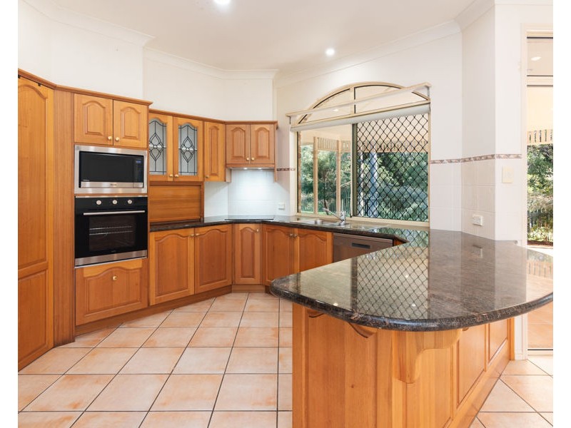 13 Barnstos Place, Carindale QLD 4152