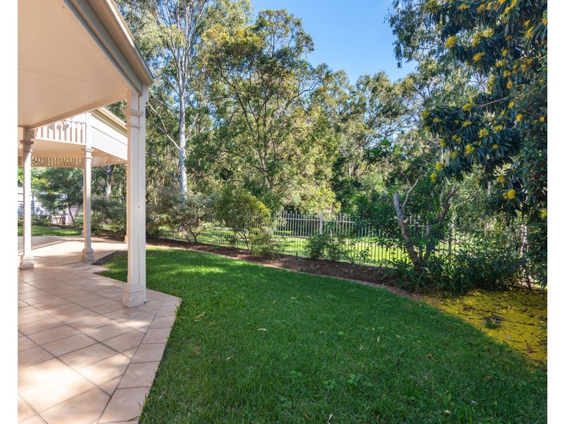 13 Barnstos Place, Carindale QLD 4152