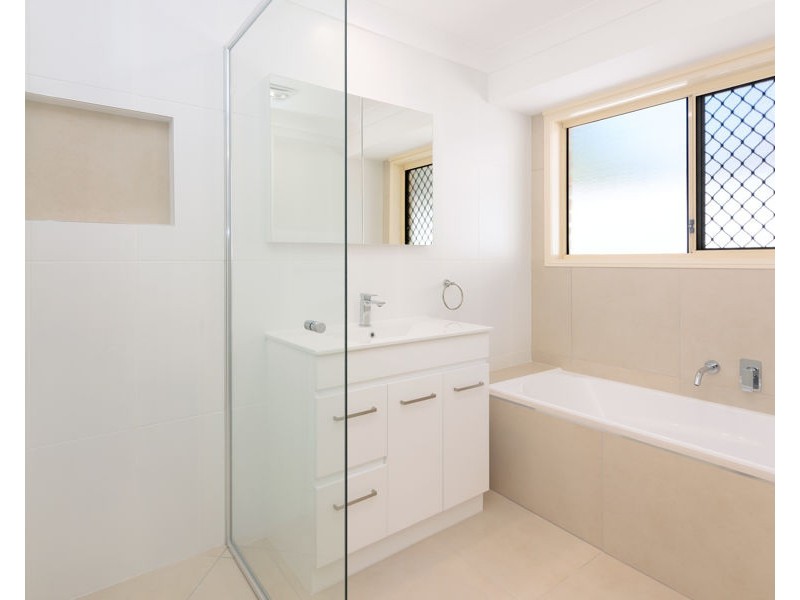 13 Barnstos Place, Carindale QLD 4152