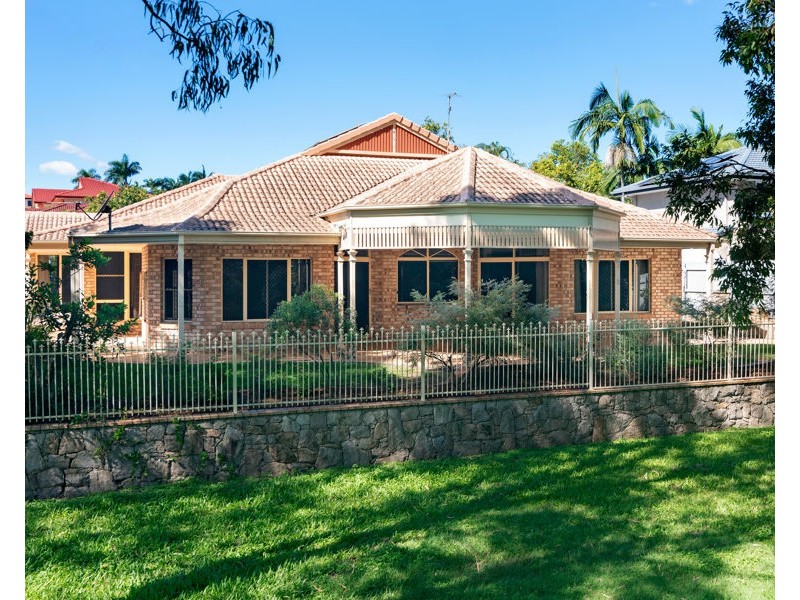 13 Barnstos Place, Carindale QLD 4152