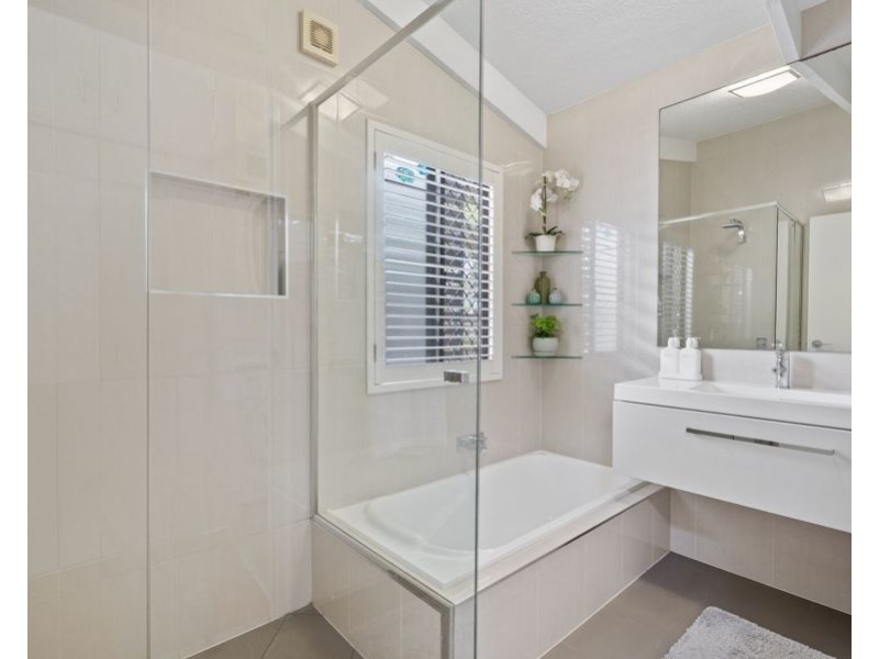 33 Cluden Street, Holland Park West QLD 4121