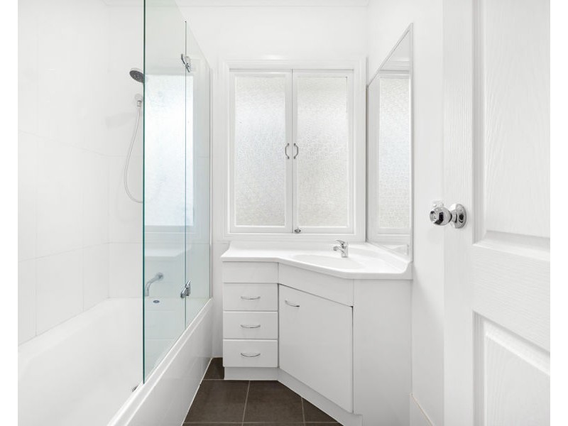 115 Nursery Road, Holland Park West QLD 4121