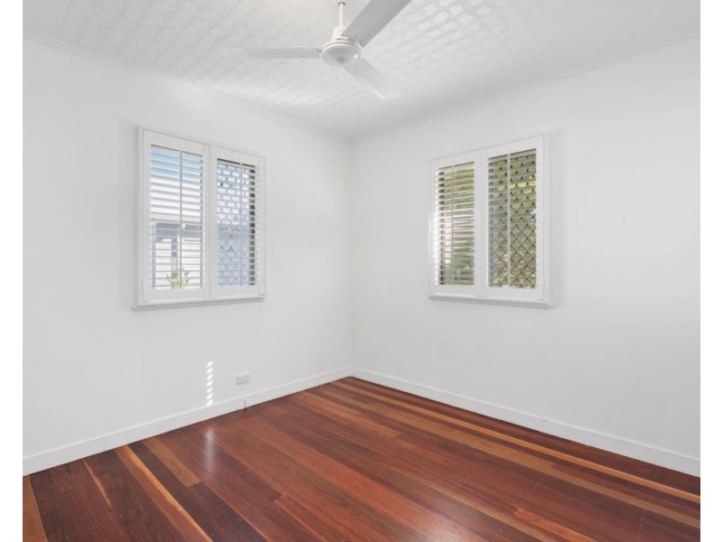 49 Turquoise Street, Holland Park QLD 4121