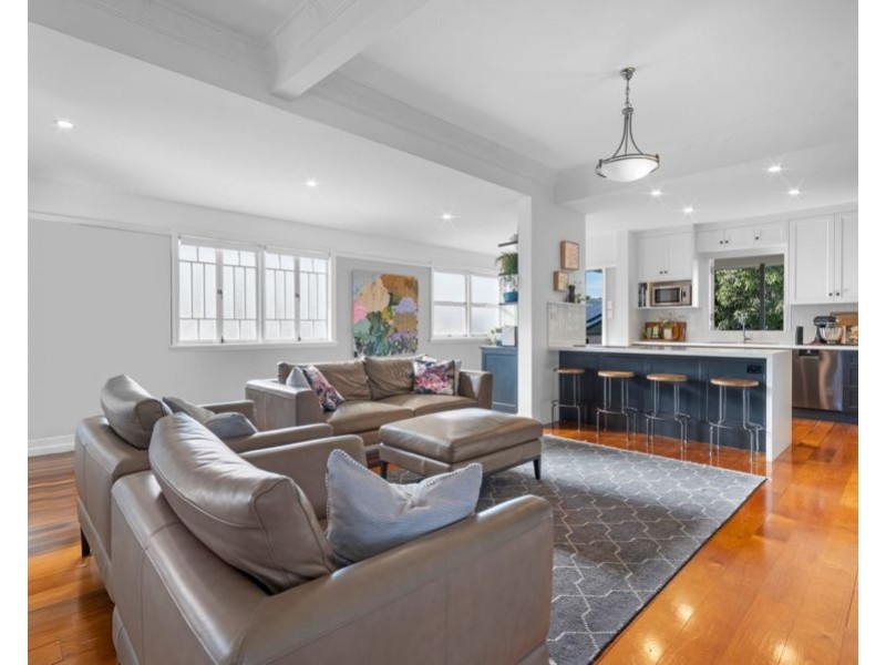 59 Holland Rd, Holland Park QLD 4121