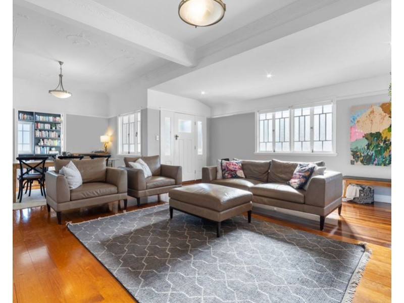 59 Holland Rd, Holland Park QLD 4121