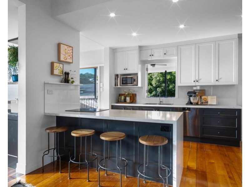 59 Holland Rd, Holland Park QLD 4121