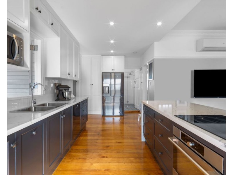 59 Holland Rd, Holland Park QLD 4121