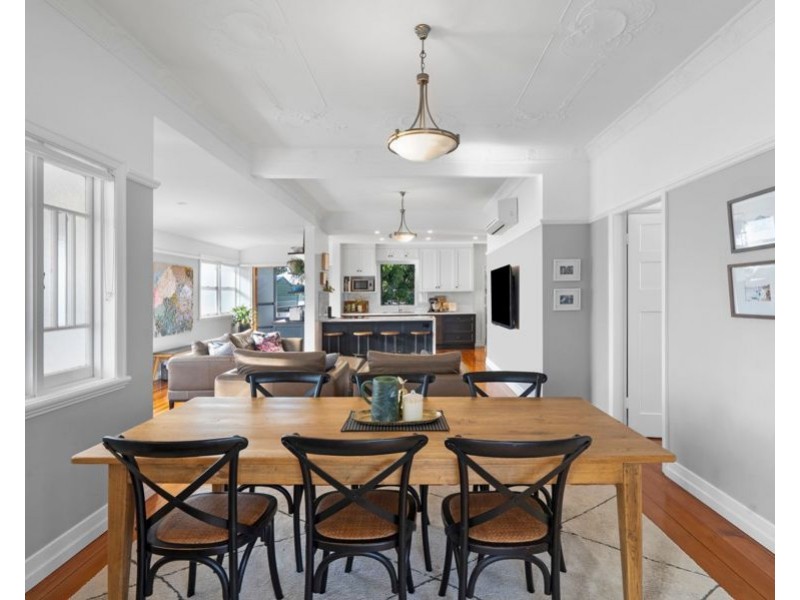 59 Holland Rd, Holland Park QLD 4121