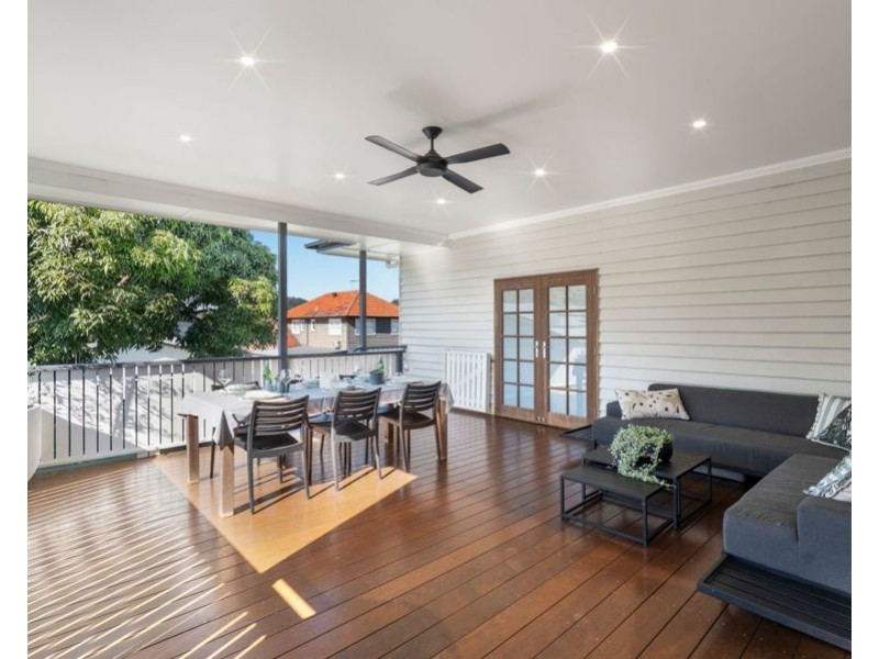 59 Holland Rd, Holland Park QLD 4121