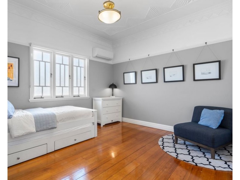 59 Holland Rd, Holland Park QLD 4121