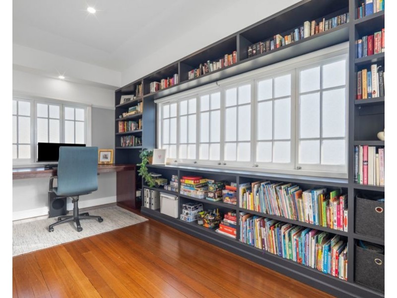 59 Holland Rd, Holland Park QLD 4121