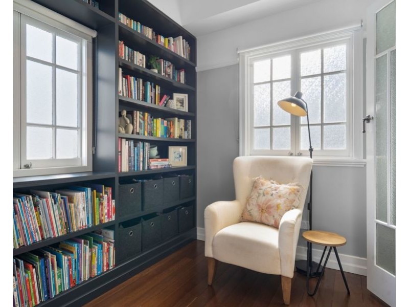 59 Holland Rd, Holland Park QLD 4121