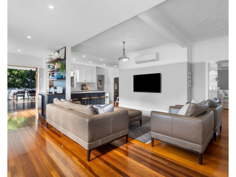 59 Holland Rd, Holland Park QLD 4121