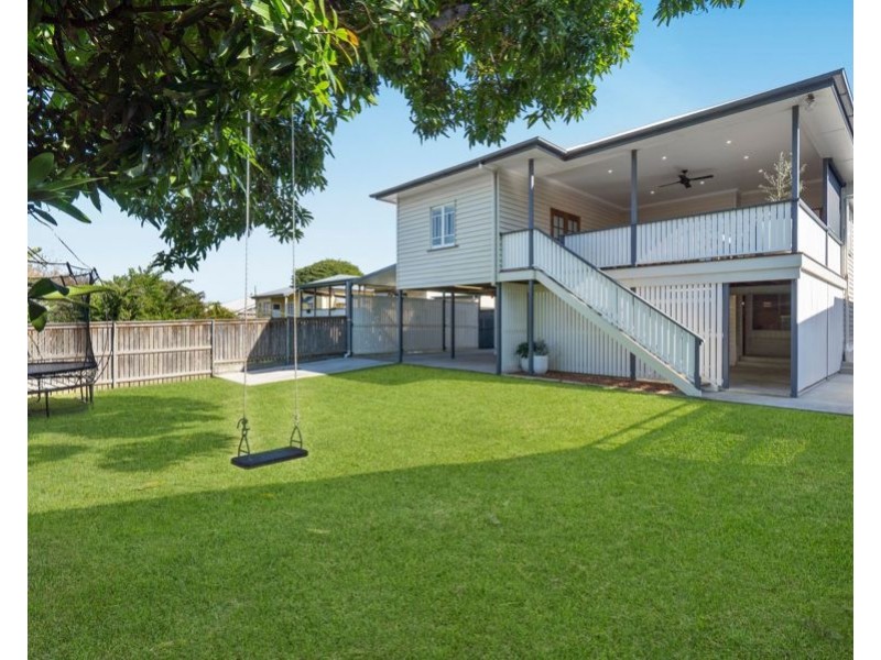 59 Holland Rd, Holland Park QLD 4121