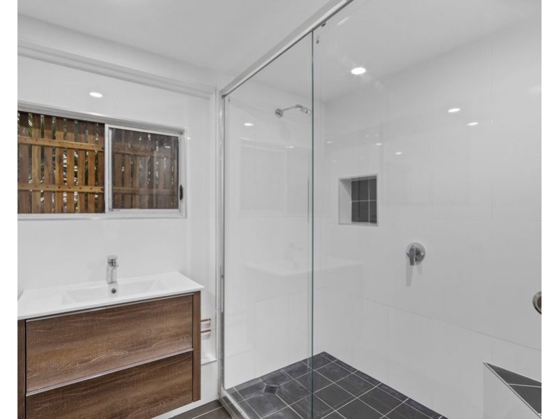 5 Donbeth Street, Wynnum West QLD 4178