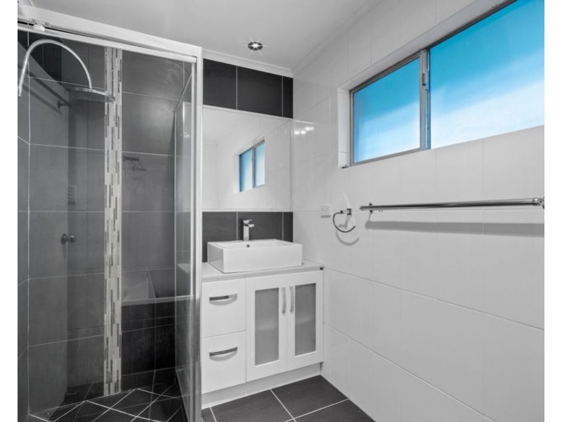 5 Donbeth Street, Wynnum West QLD 4178