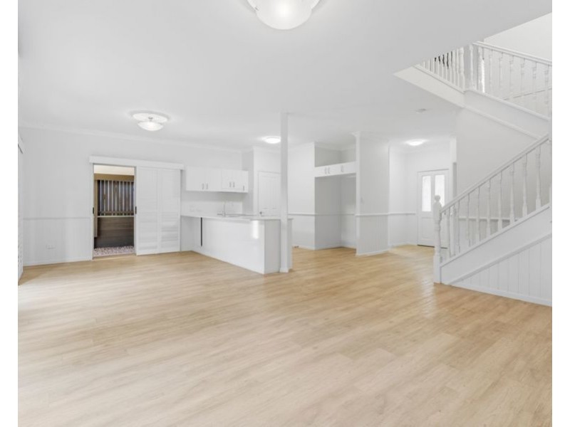 2/8 Poet St, Holland Park West QLD 4121