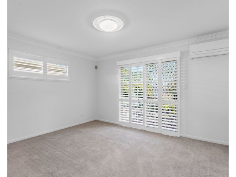 2/8 Poet St, Holland Park West QLD 4121